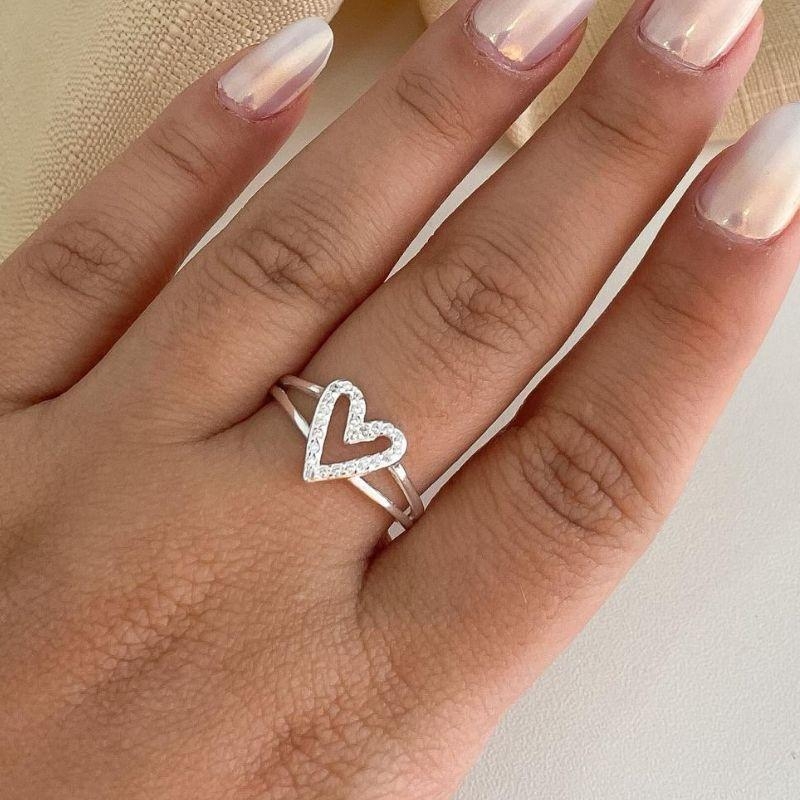 Anel Coração Vazado com Zircônias em Prata Legítima 925